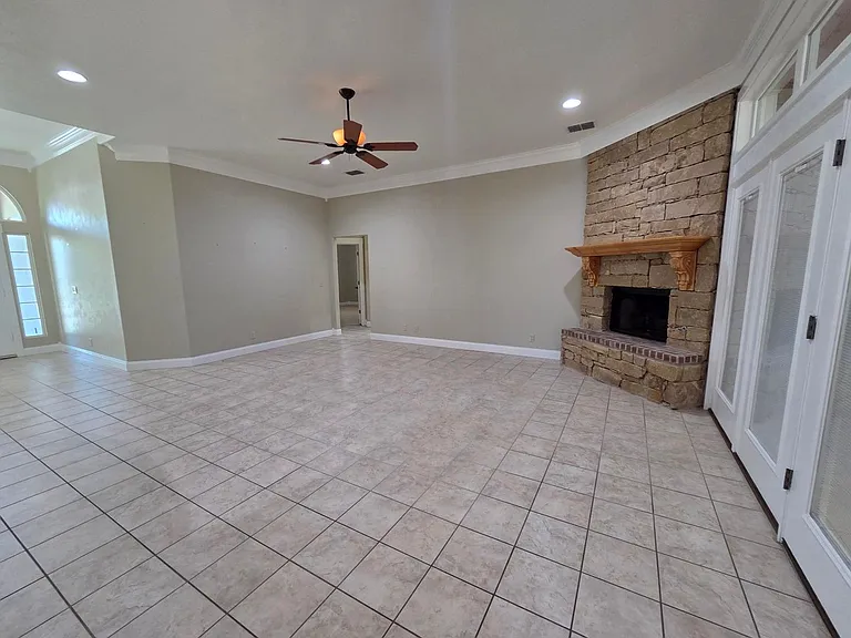 2150 Hedgestone — Photo 13
