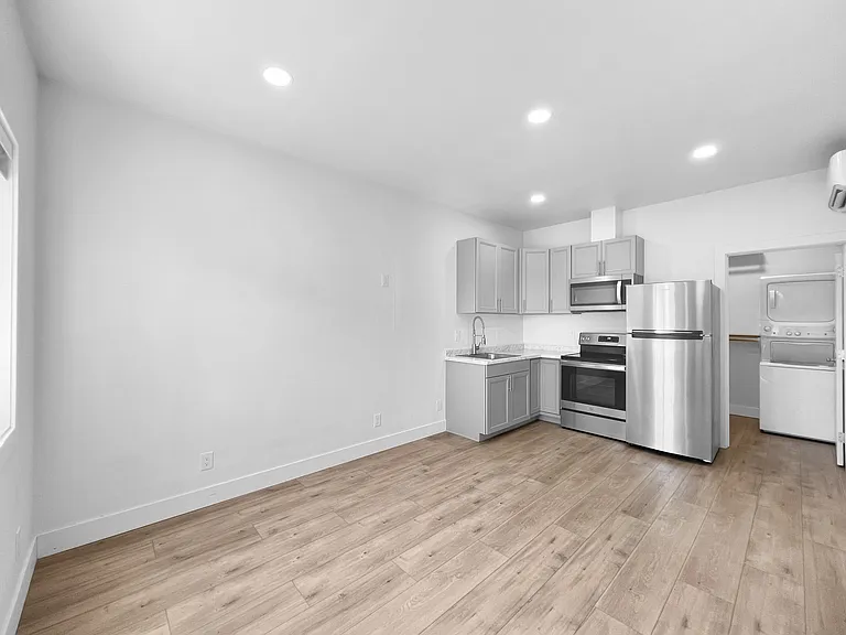 1443 Carson St #B — Photo 8