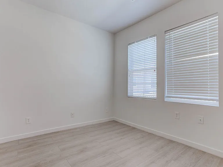 2049 Rockburne St — Photo 18