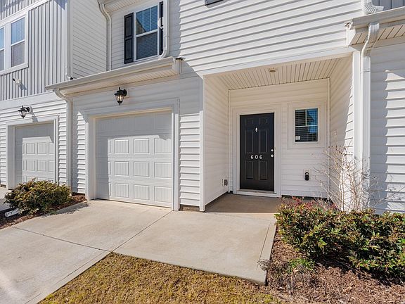 3rd image of 606 Reese Ln