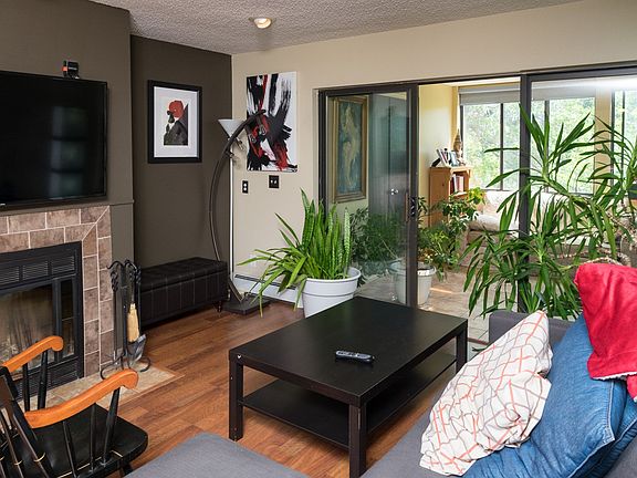 4th image of 3835 Northbrook Dr