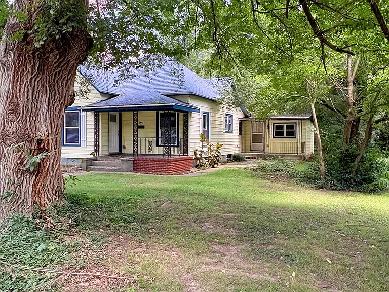 1444 N Sherman Ave — Photo 25