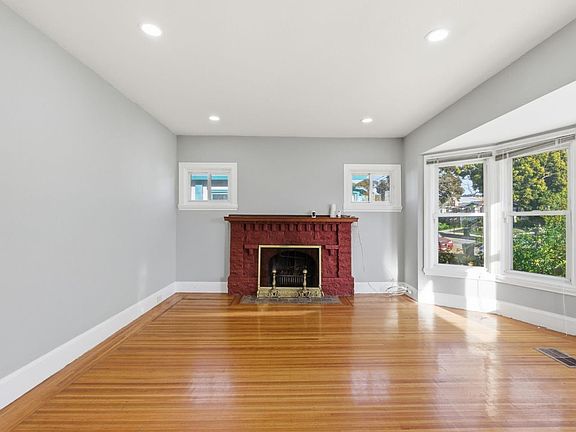 5th image of 2801 Bartlett St