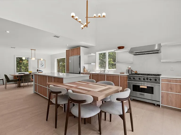 280 Shinnecock Hills Rd — Photo 8