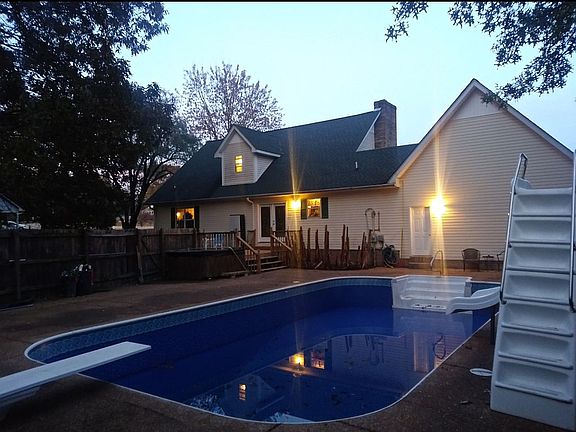 5th image of 225 Meadow Brook Cir