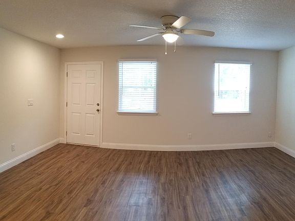 Living/Family Room 1