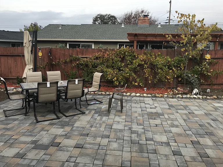 588 Moraga Dr — Photo 3