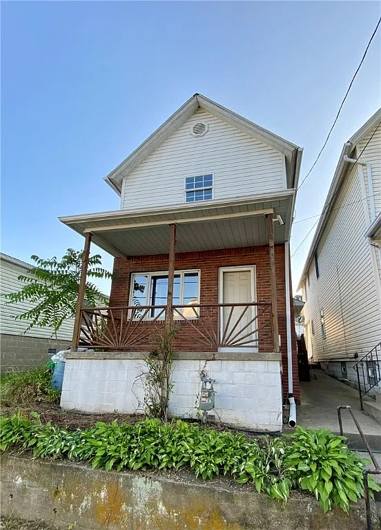 905 Crest Ave photo 1