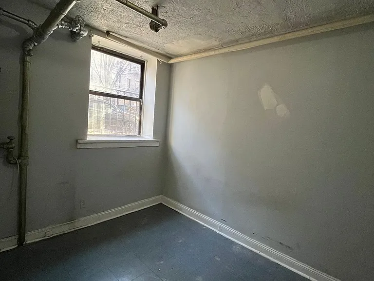 160 Vermilyea Ave #ST — Photo 2