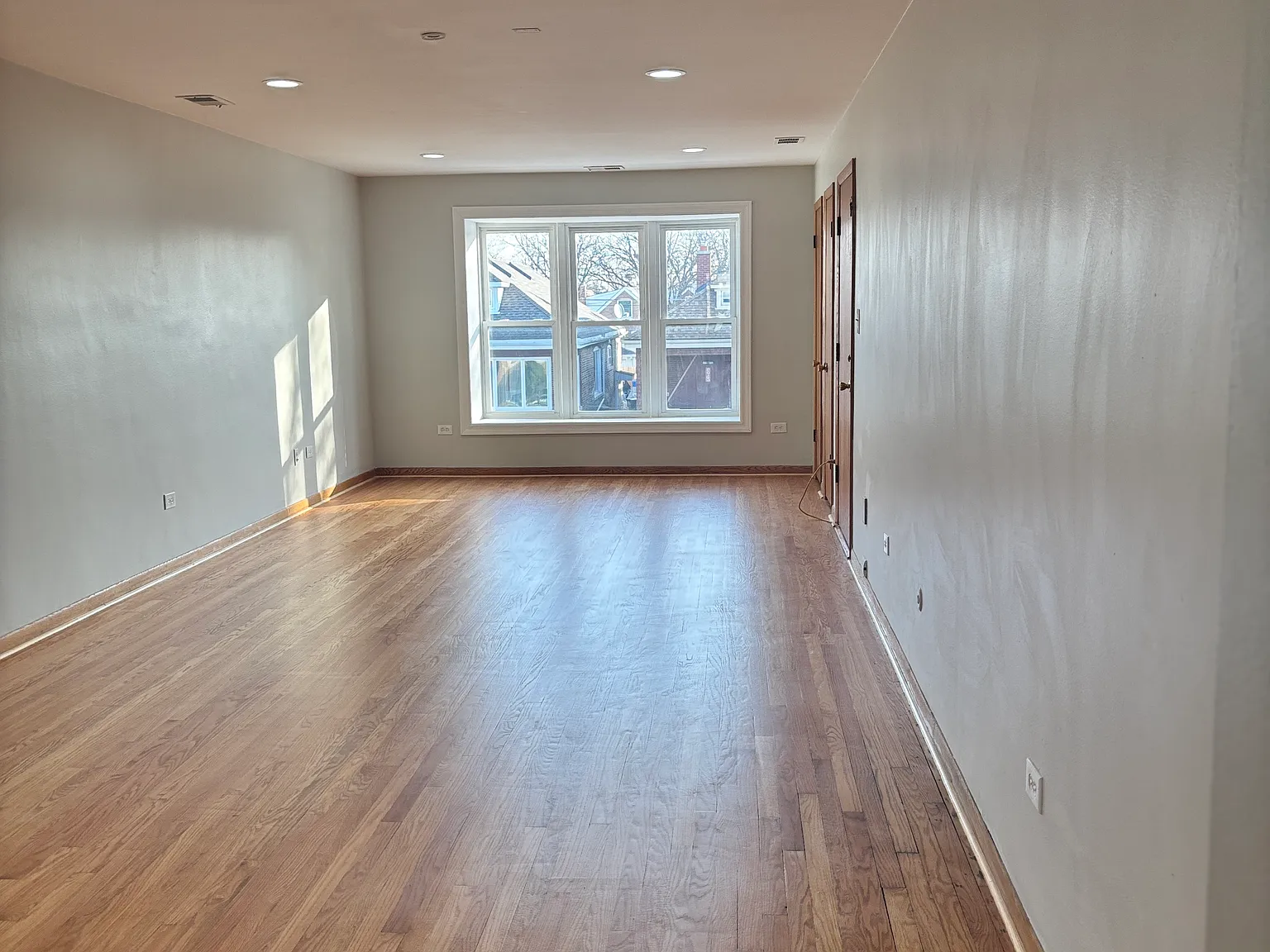 6042 S Kolmar Ave — Photo 2