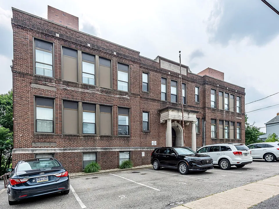 233 Ridgewood Ave