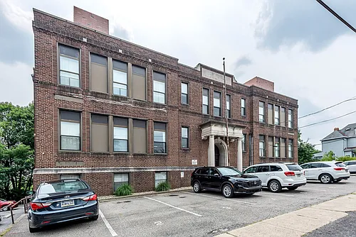233 Ridgewood Ave Photo 1
