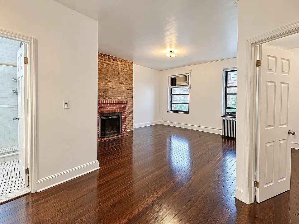 131 E 15th St #4C
