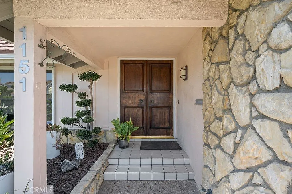 4 bed, 2082 sqft, $4,800 — Photo 3