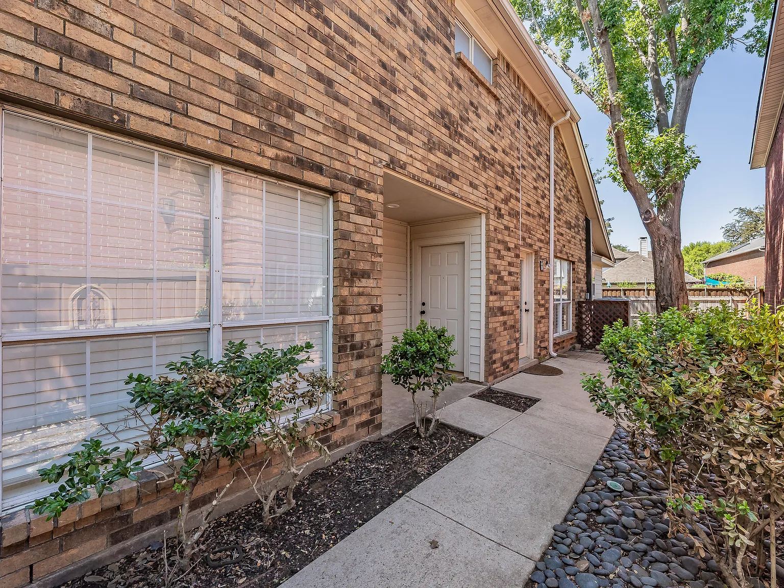 3 bed, 2.5 bath, 1970 sqft, $3,100 — Photo 3
