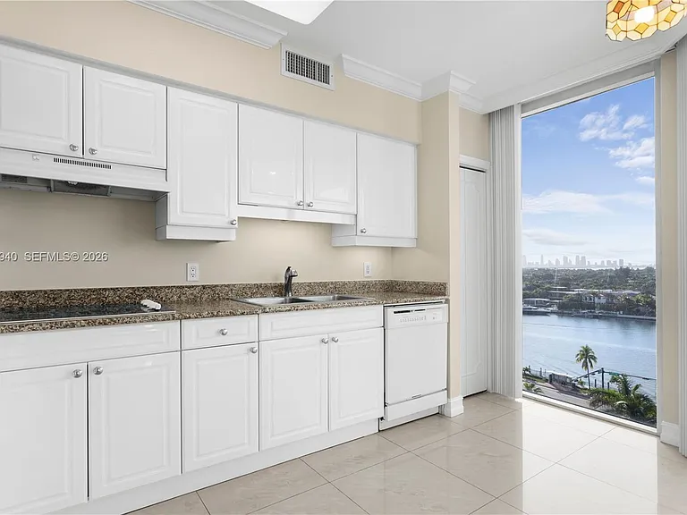 4775 Collins Ave #1006 — Photo 4