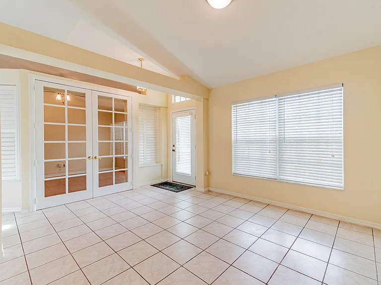 5593 NW Wesley Rd — Photo 10