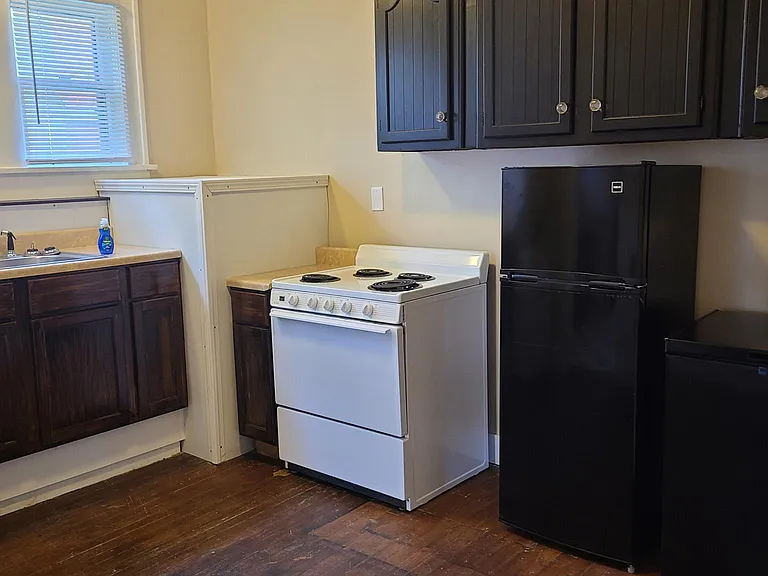 41 Gilbert Ave #E — Photo 13