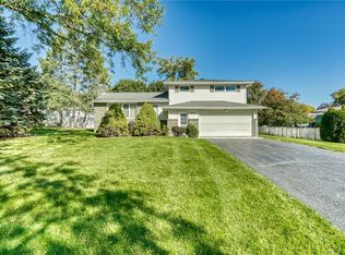 241 Willowcrest Dr, Rochester, NY 14618