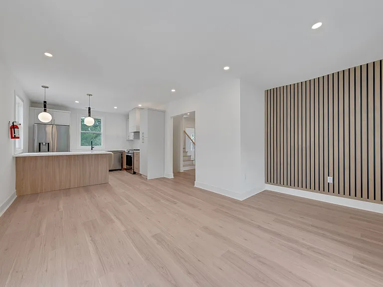 20 Lexington Ave — Photo 9