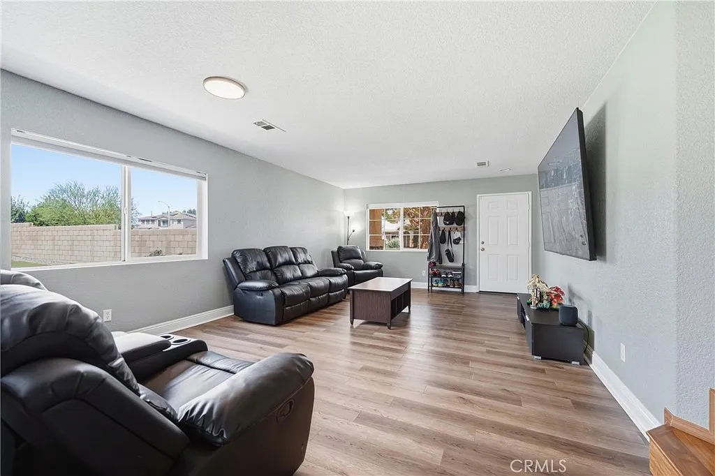 5 bed, 4.0 bath, 2872 sqft, $3,850 — Photo 4