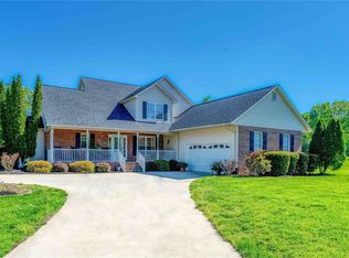 1136 N Windsor Dr, Kannapolis, NC 28081