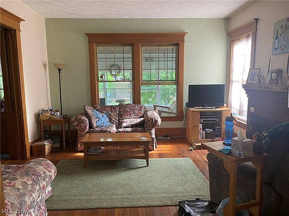 3rd image of 919 Stewart Ave