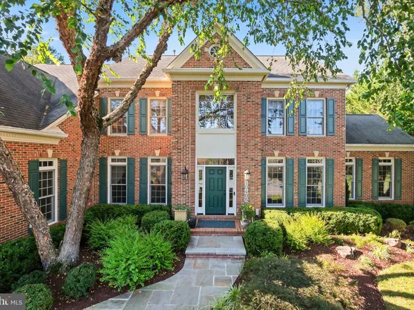 10405 Sandringham Ct, Potomac, MD 20854