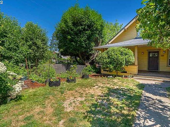 3rd image of 1705 Chemeketa St NE
