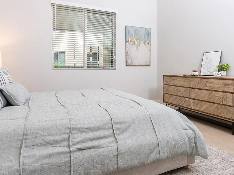 Downtown Ontario Luxury Apartments — Photo 26
