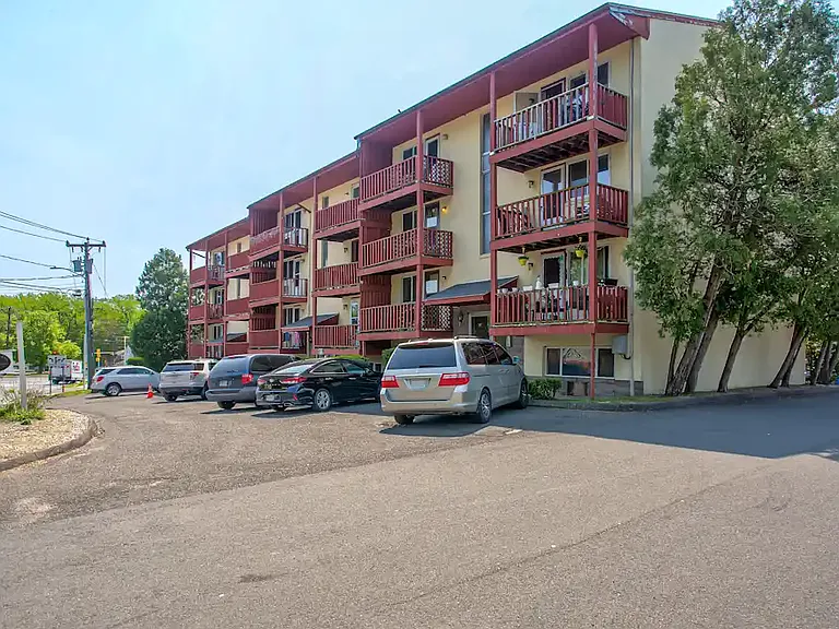 Hillcrest Apartments — Photo 9