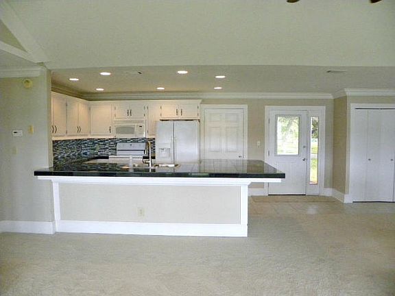 5th image of 551 Cove Dr