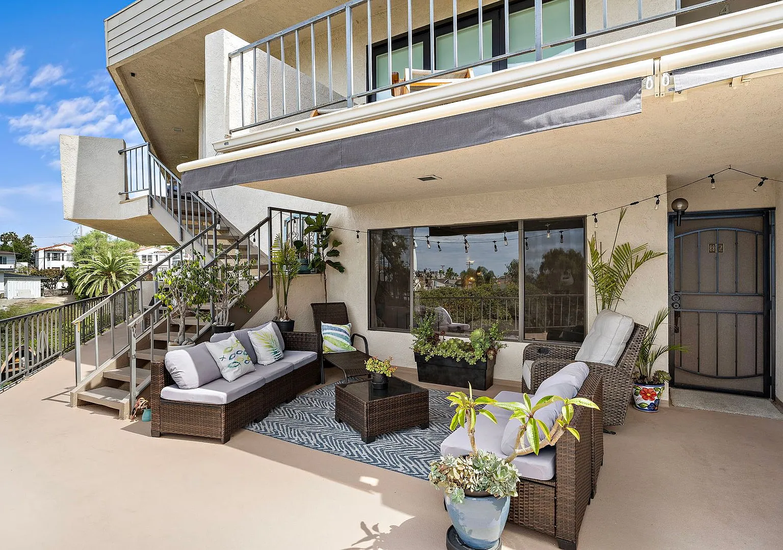 320 Encino Lane — Photo 4