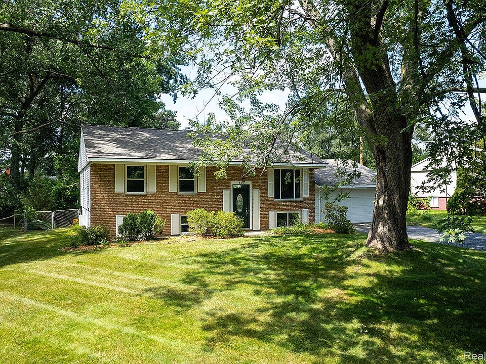 1st image of 868 Glenn Ct