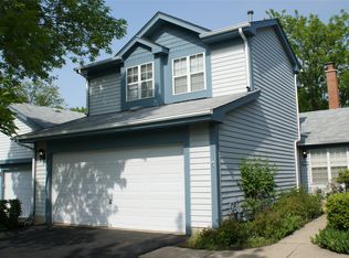 27 Sarahs Grove Ln, Schaumburg, IL 60193