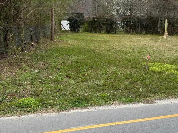 114 Magnolia St, Bonneau, SC 29431