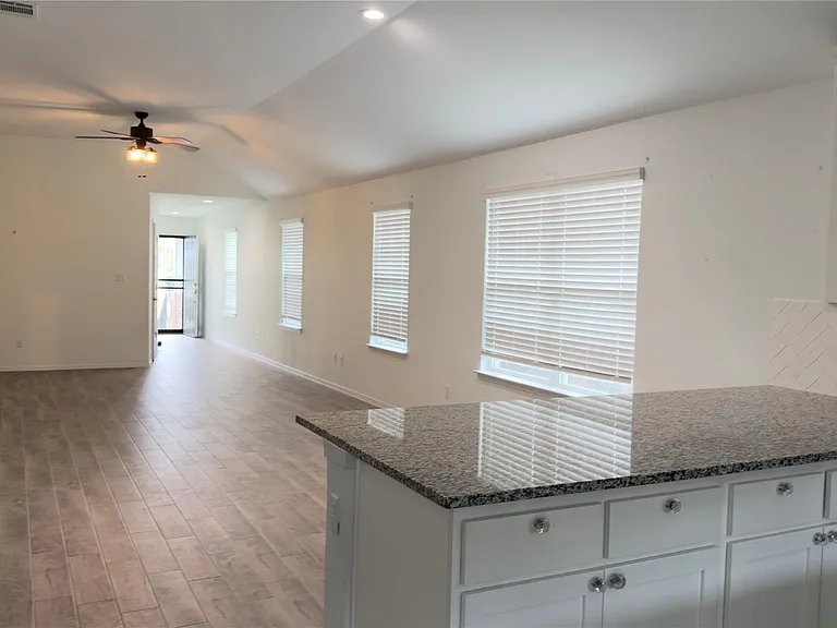128 Riverhill Dr — Photo 8