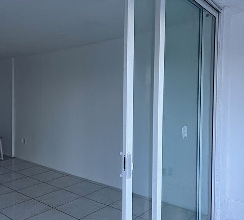 3rd image of 1591 NE Miami Gardens Dr