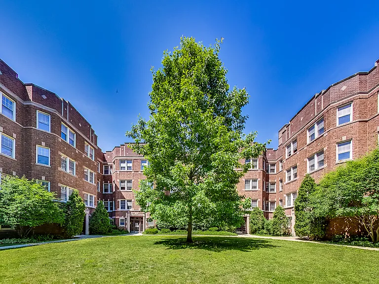 The Courtyard at Pleasant Court