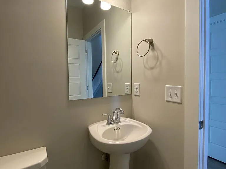 7940 Saint James Dr — Photo 33