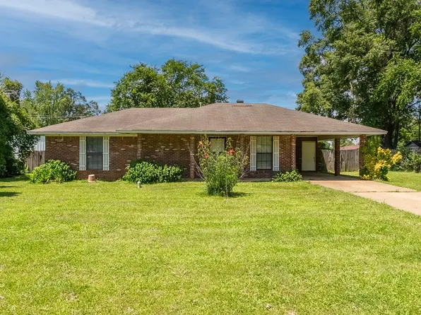 202 Gay St, Batesville, MS 38606