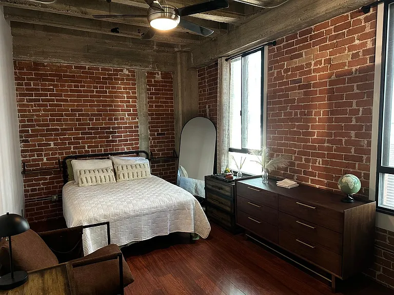 114 W Adams St #402 — Photo 6