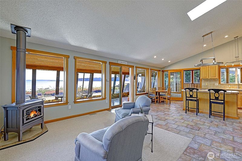 2nd image of 870 Livingston Bay Shore Drive