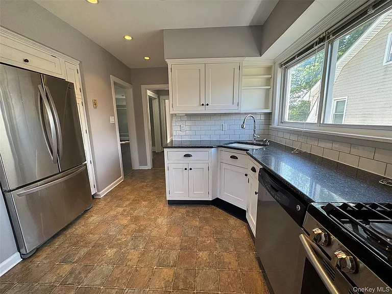 37 Ingraham Ln — Photo 5