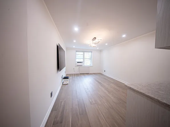 2553 East 7th Street image 4 of 38