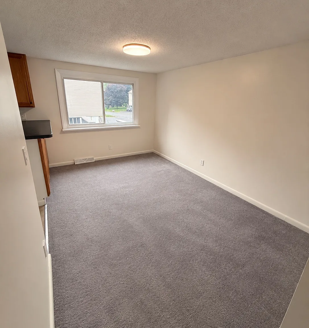 2 bed, 1072 sqft, $2,400 — Photo 4
