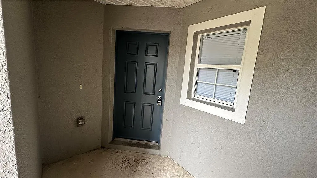 3 bed, 2.5 bath, 1683 sqft, $2,100 — Photo 2