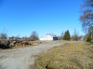 101 Wayne St, Fairfield, IL 62837