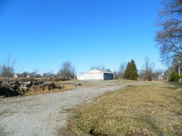 101 Wayne St, Fairfield, IL 62837