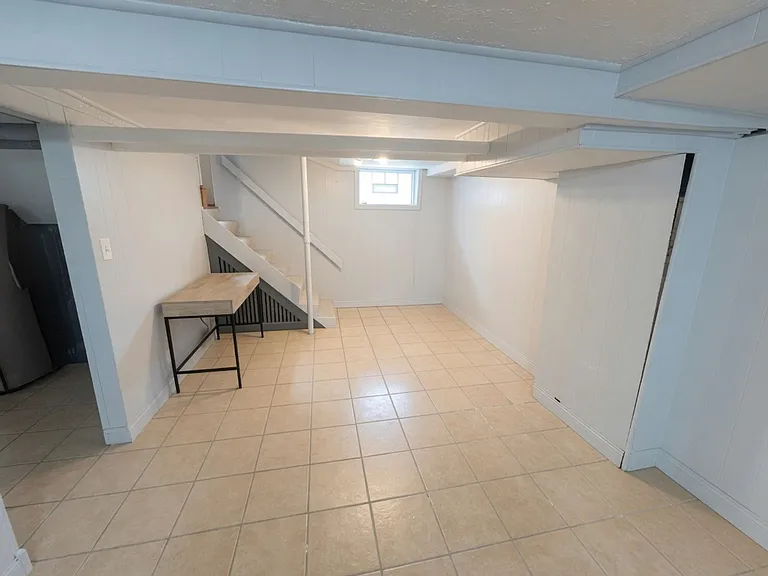 1720 Laurel Ave — Photo 2